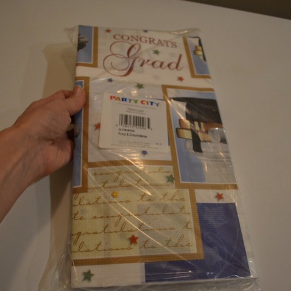 Pomp & Circumstance by Party City Sign 'Congrats Grad' 6 Table Covers 54'x102' - Picture 1 of 5